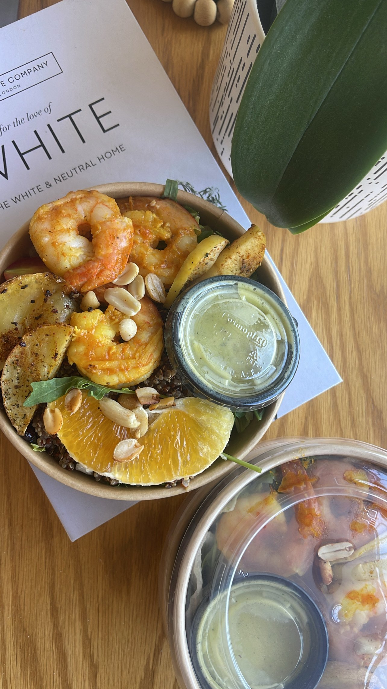 Shrimp salad (topping change according to each season)